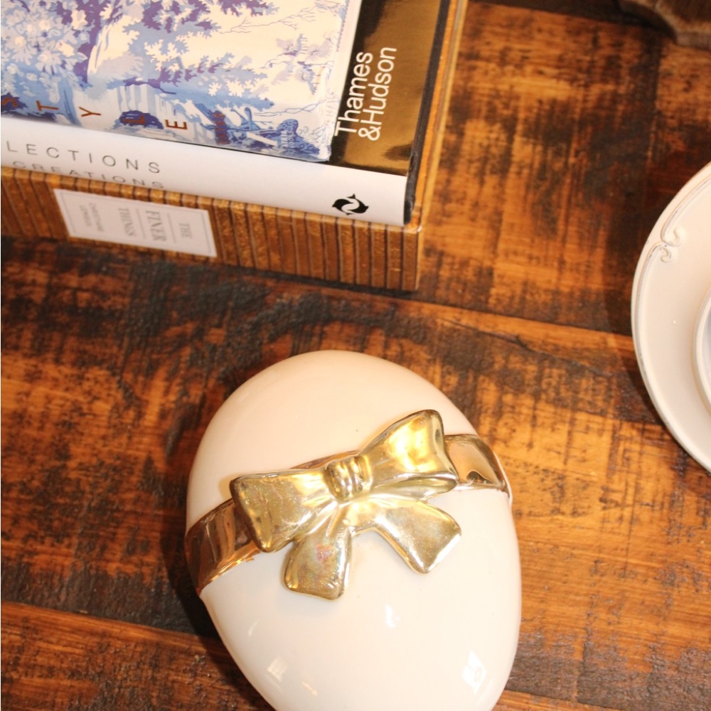 Vintage White and Gold Bow Egg Trinket Box